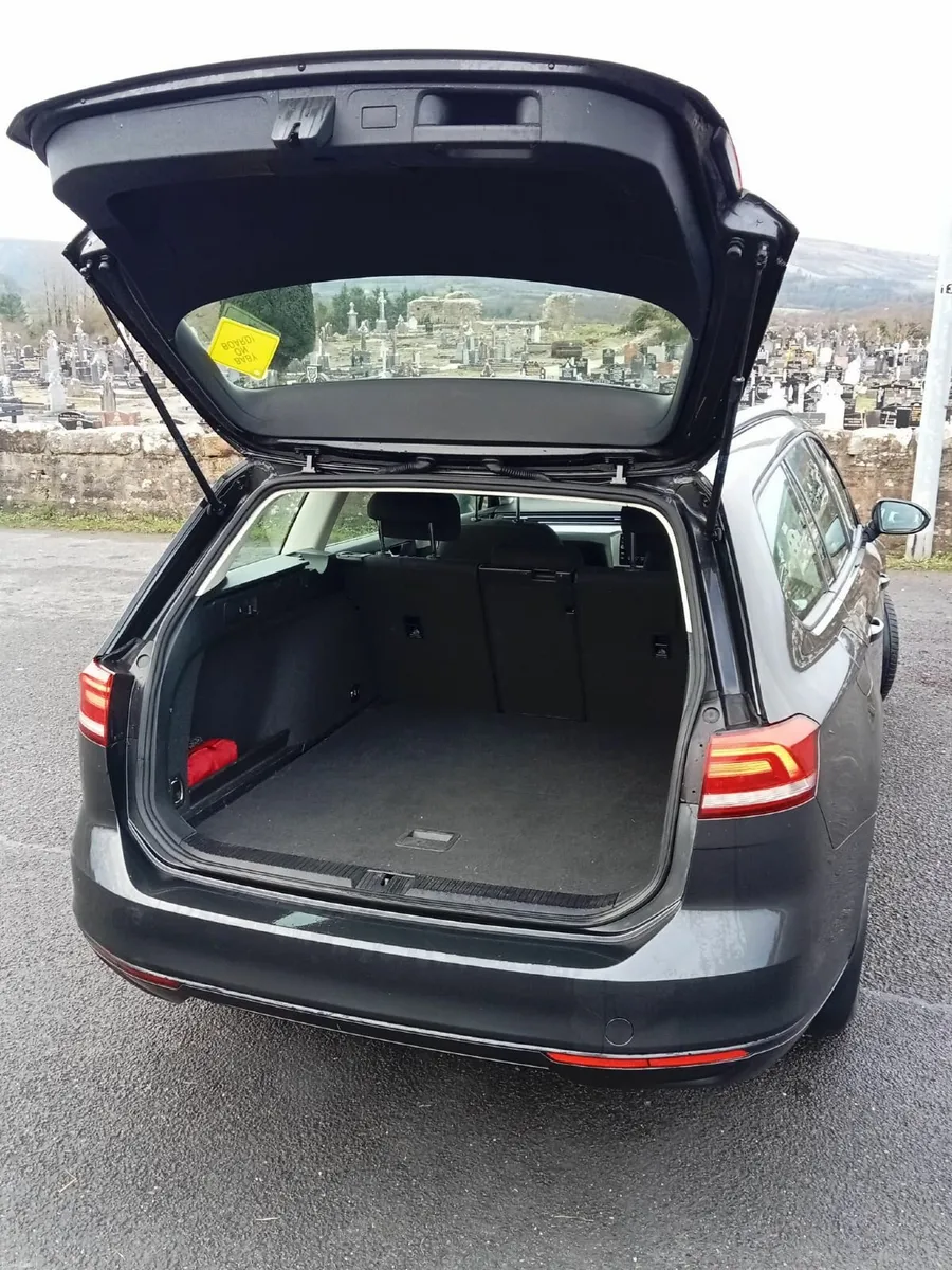 Volkswagen Passat 2019 - Image 3