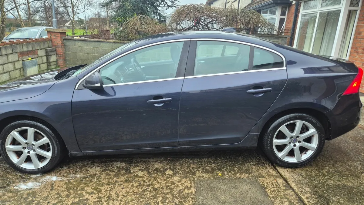 Volvo S60 2016 Excellent Condition - Image 2