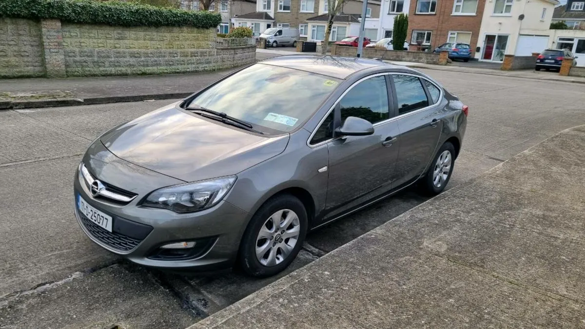 Opel Astra Saloon 1.6 CDTI 136 PS  4 DR - Image 2