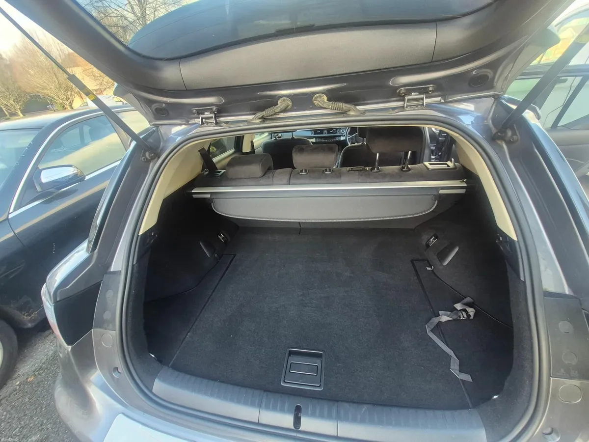 2016 LEXUS CT200 1.8L AUTOMATIC - Image 4