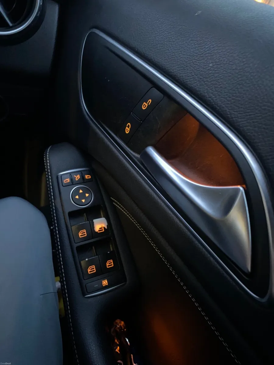 Mercedes-Benz GLA 2015 - Image 2