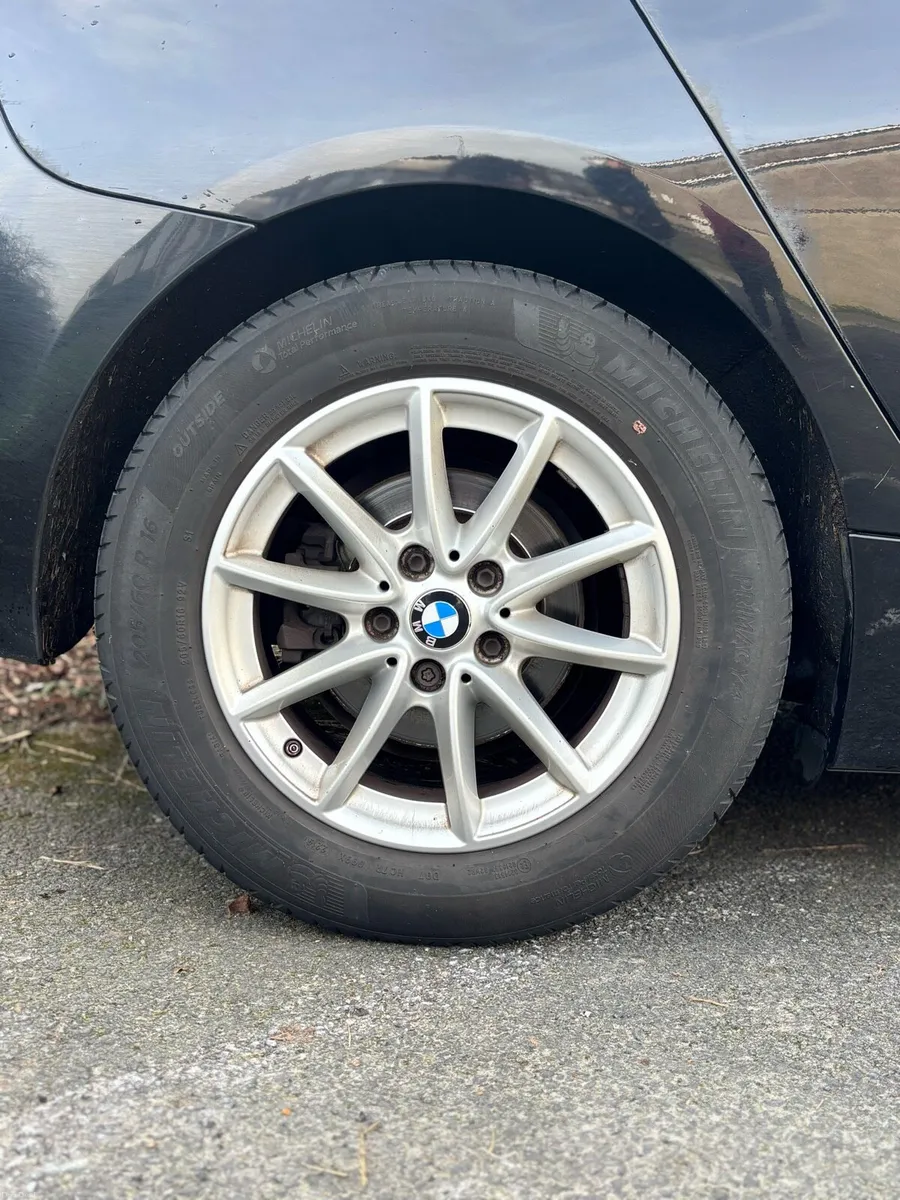 BMW Series 2 - Image 4