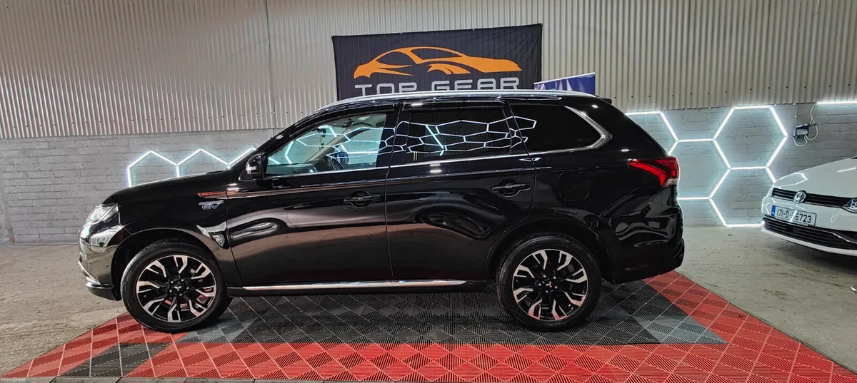 2018 Mitsubishi Outlander 2.0 Petrol Hybrid - Image 3