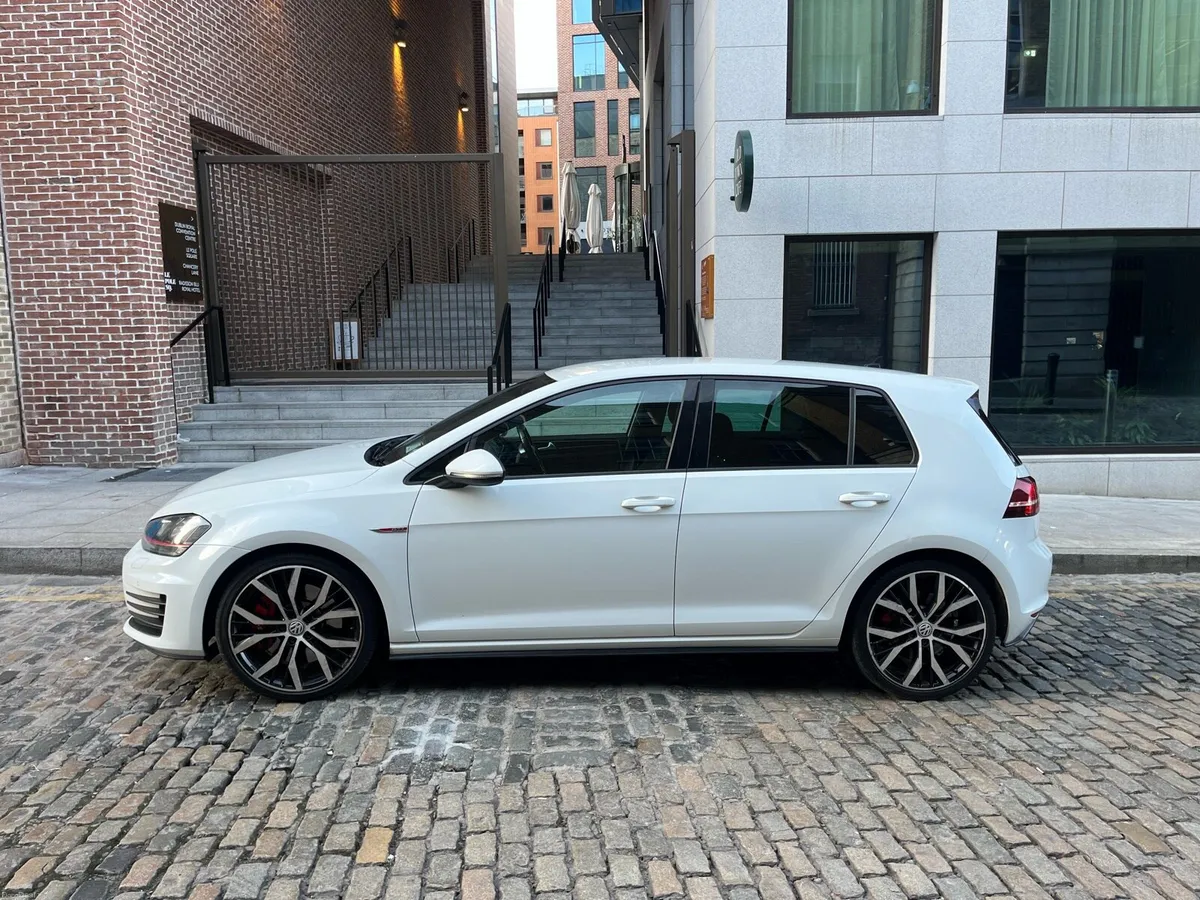 2016 VW Golf GTI Performance 230PS (Manual) - Image 3
