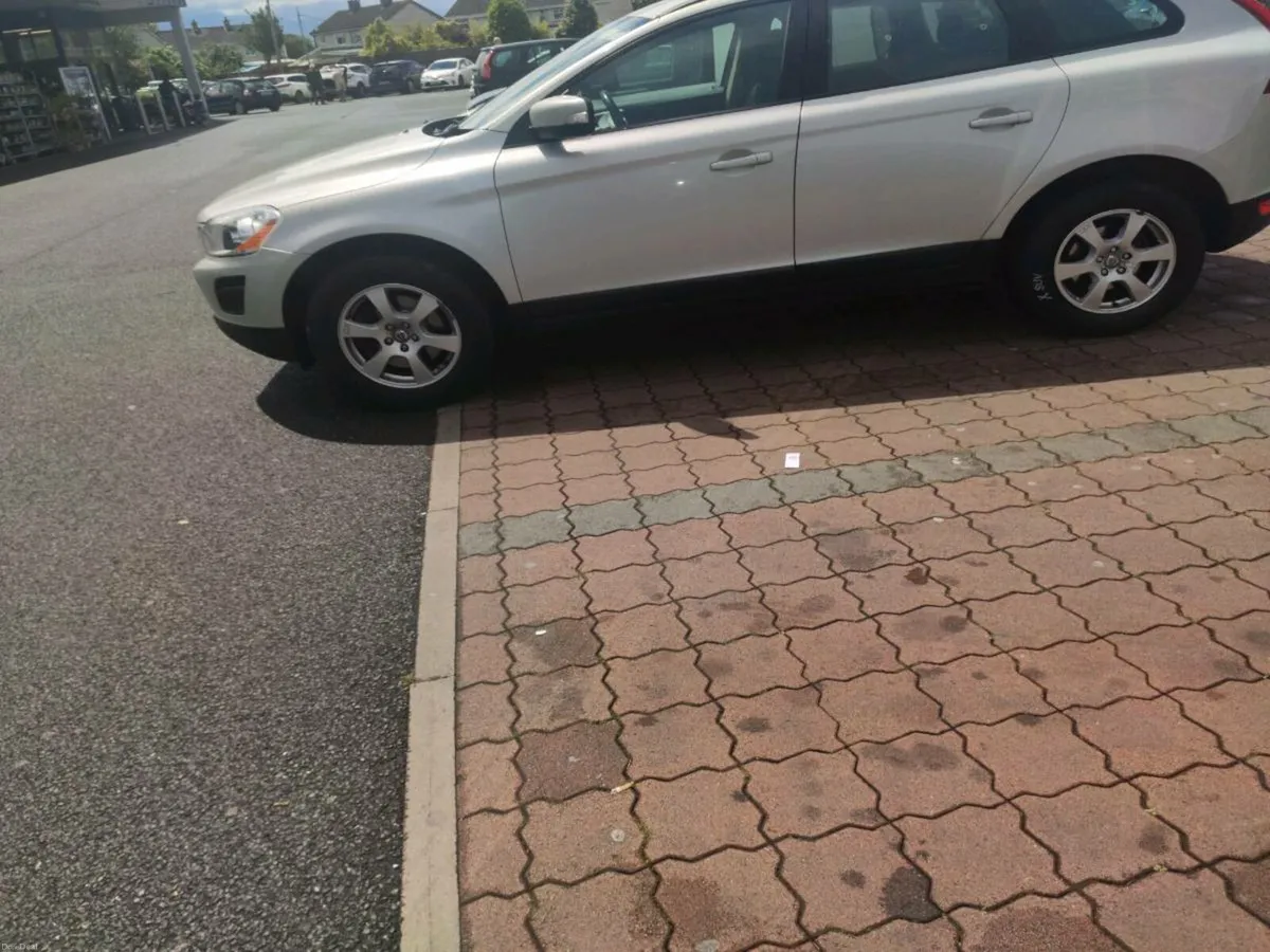 Volvo XC60 2.0 L 2012 - Image 2