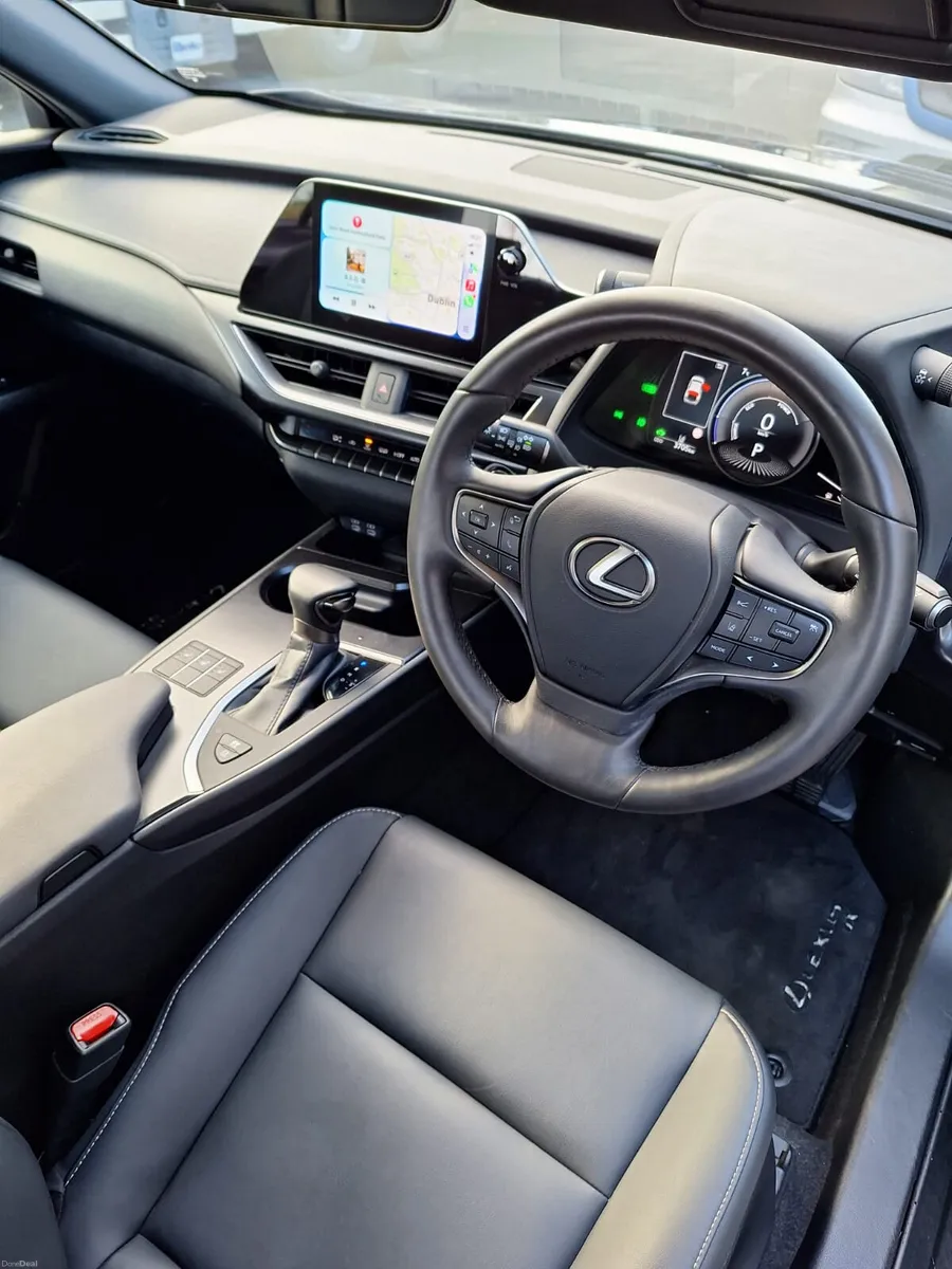 2023 lexus ux250h Fsport - Image 3