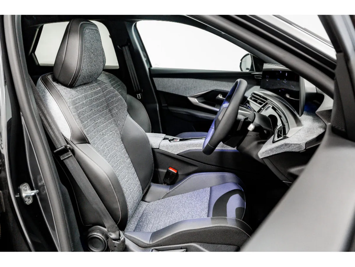 Peugeot 3008 E-Allure 73kWh 210HP - includes Prote - Image 4