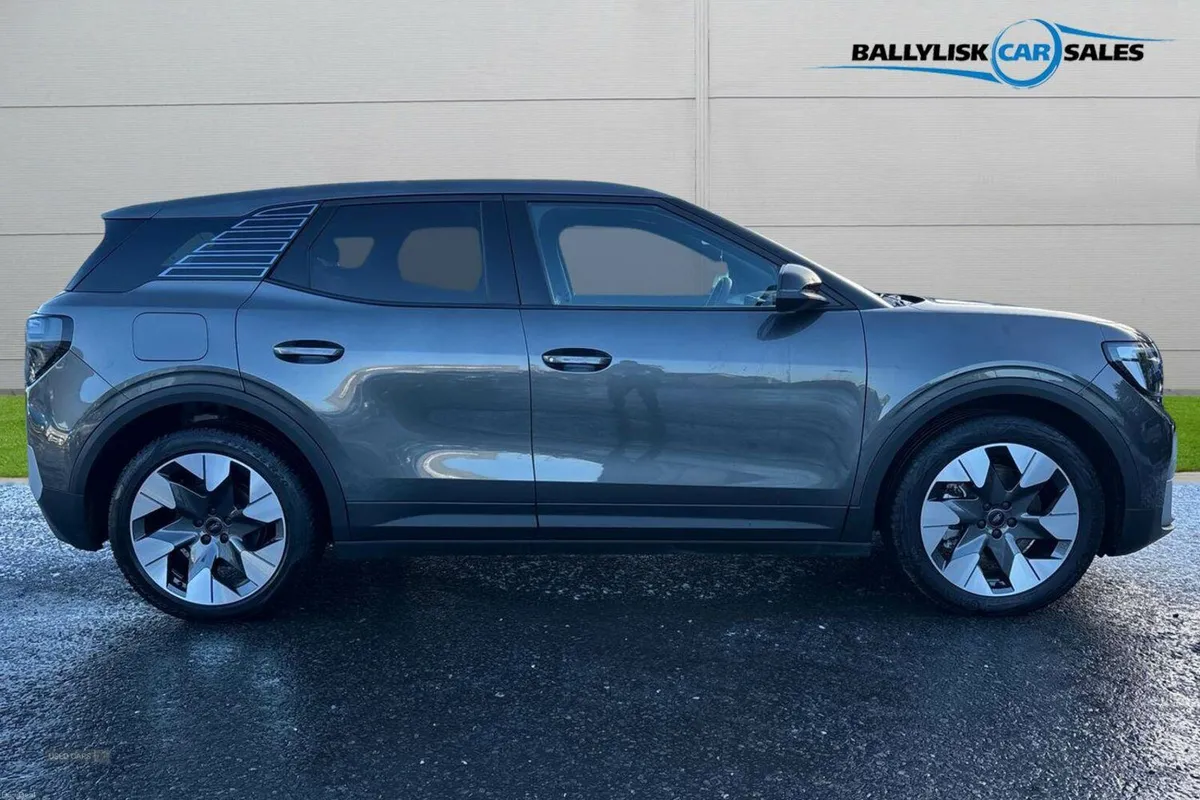 Ford Explorer Extended Range 77kWh Premium SUV 5dr - Image 3