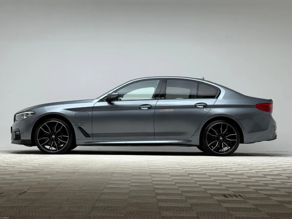 BMW 5-Series 530E M SPORT - Image 4
