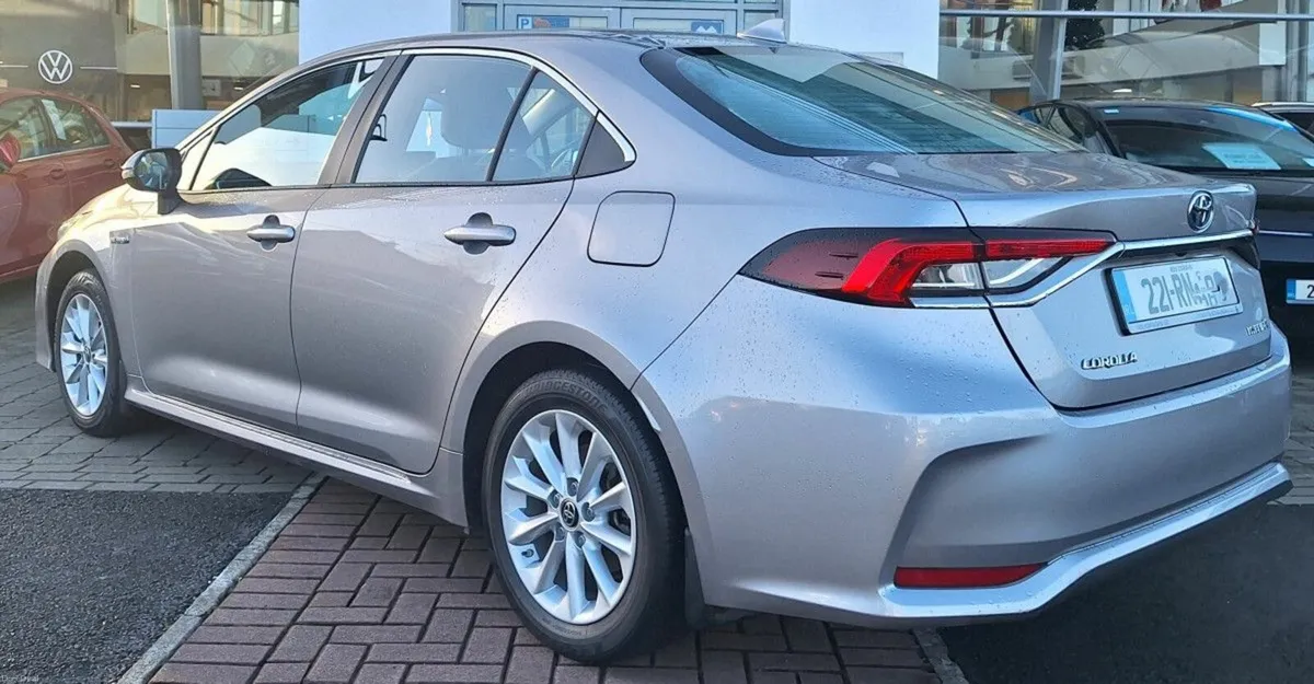 Toyota Corolla 1.8 Hybrid Luna **AUTOMATIC, CRUISE - Image 4