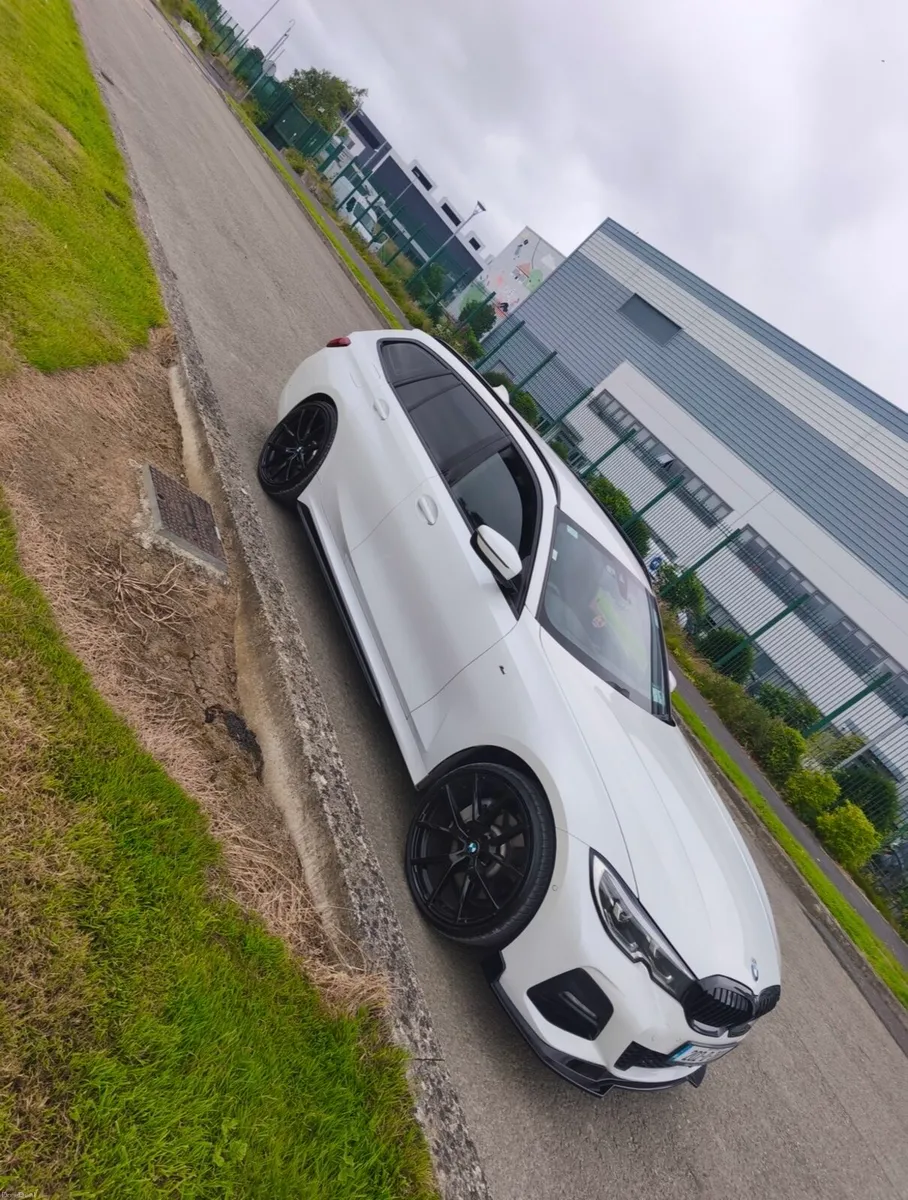 BMW 330e touring msport - Image 3