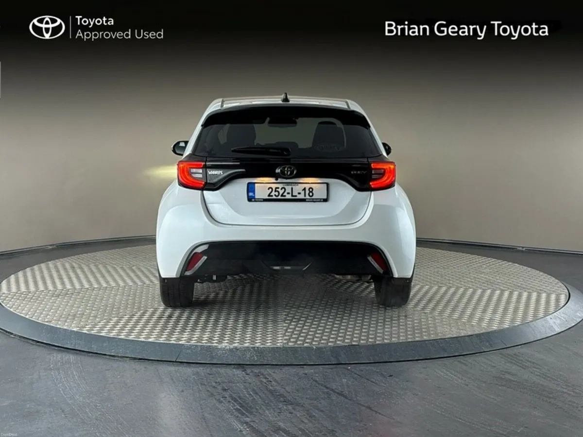 Toyota Yaris HYBRID PLATINUM - Image 4