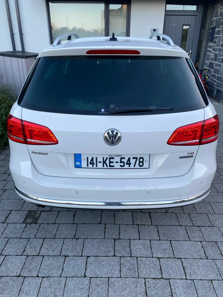 VW Passat Estate (Automatic) - Image 4