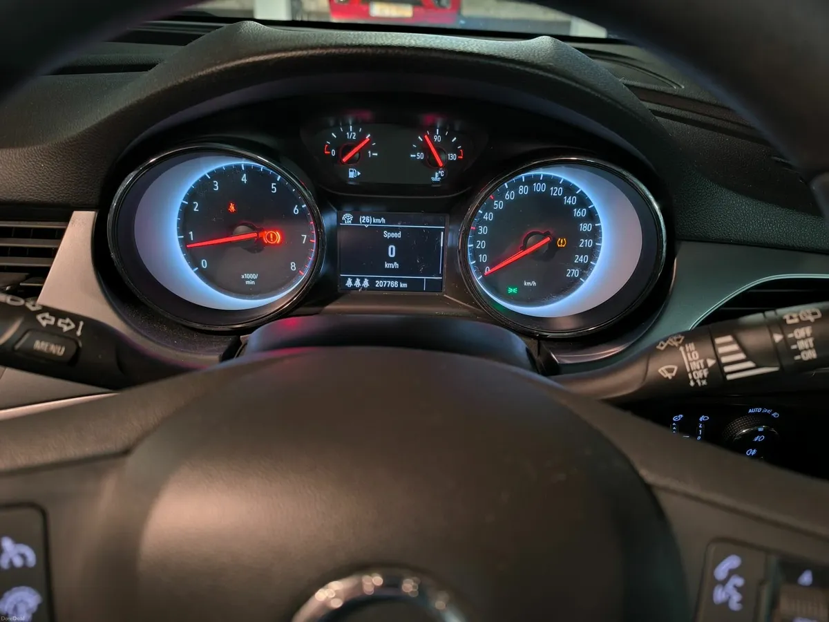 Opel Astra 2017 - Image 3