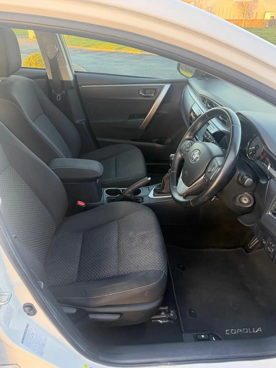 Toyota Corolla 2016 - Image 2