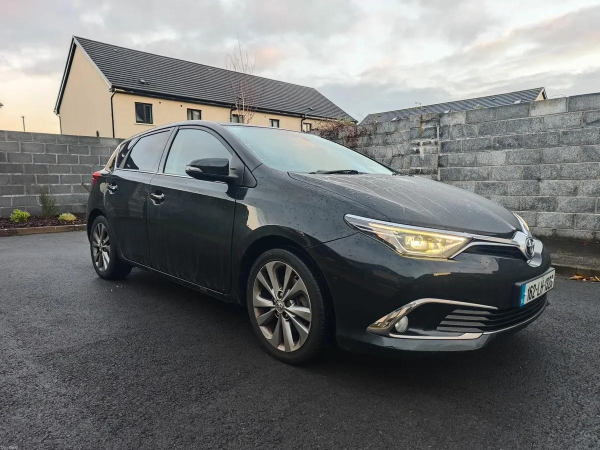 Toyota Auris Hybrid / Top Spec / Warranty 12/2026 - Image 1