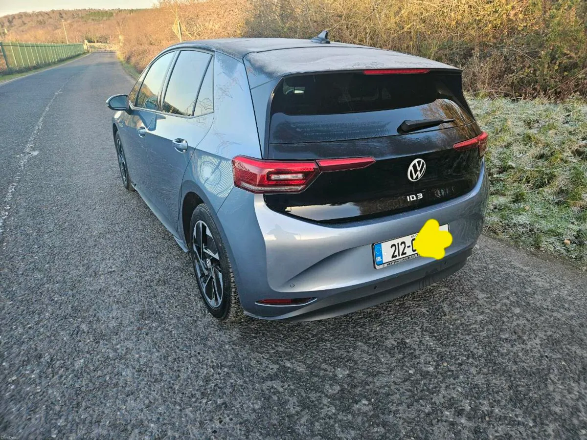 ID3 212 VW Pro 150kw Family - Sunroof - High Spec - Image 4