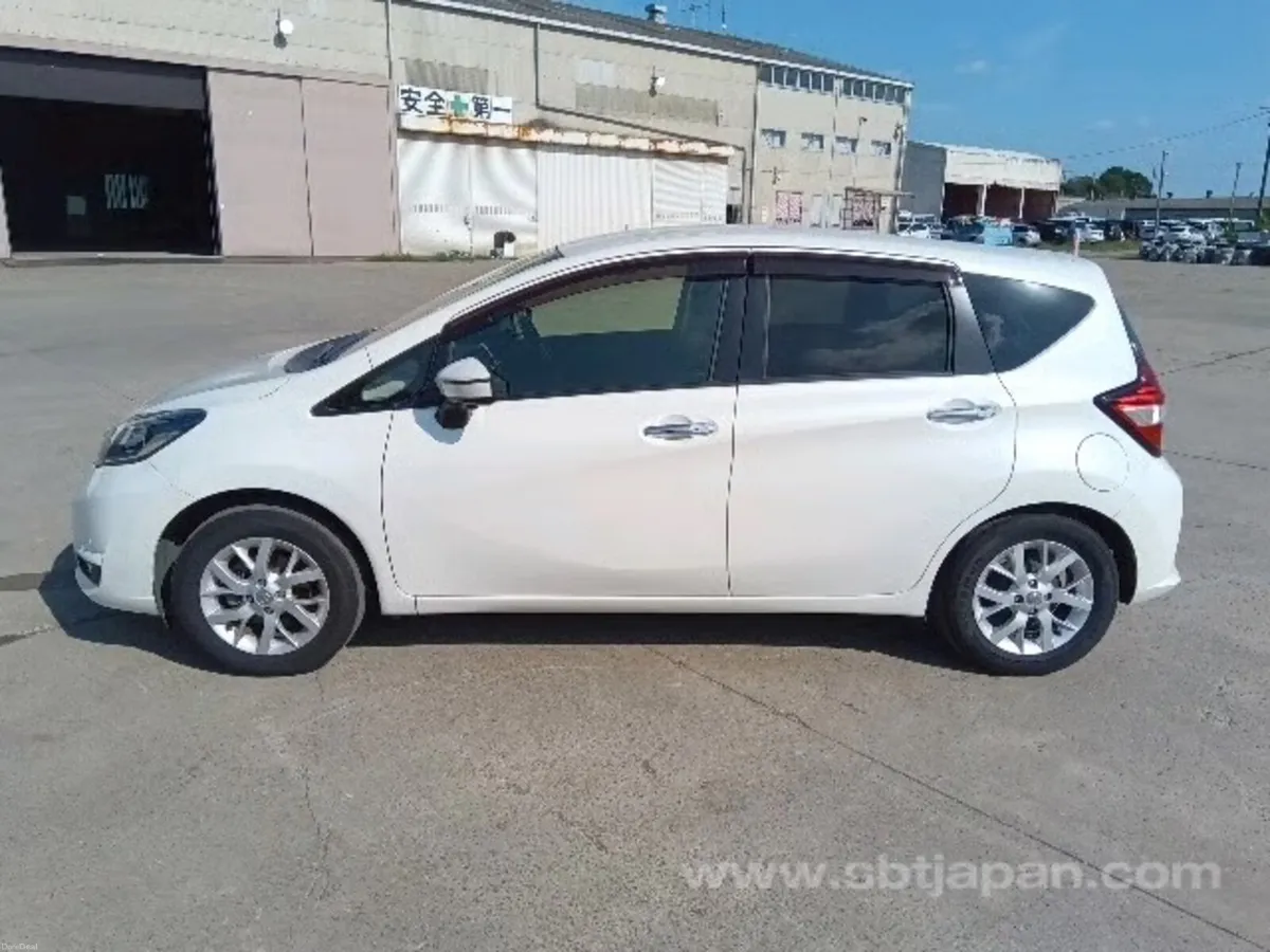 2017 Nissan Note spotless condition automatic - Image 3