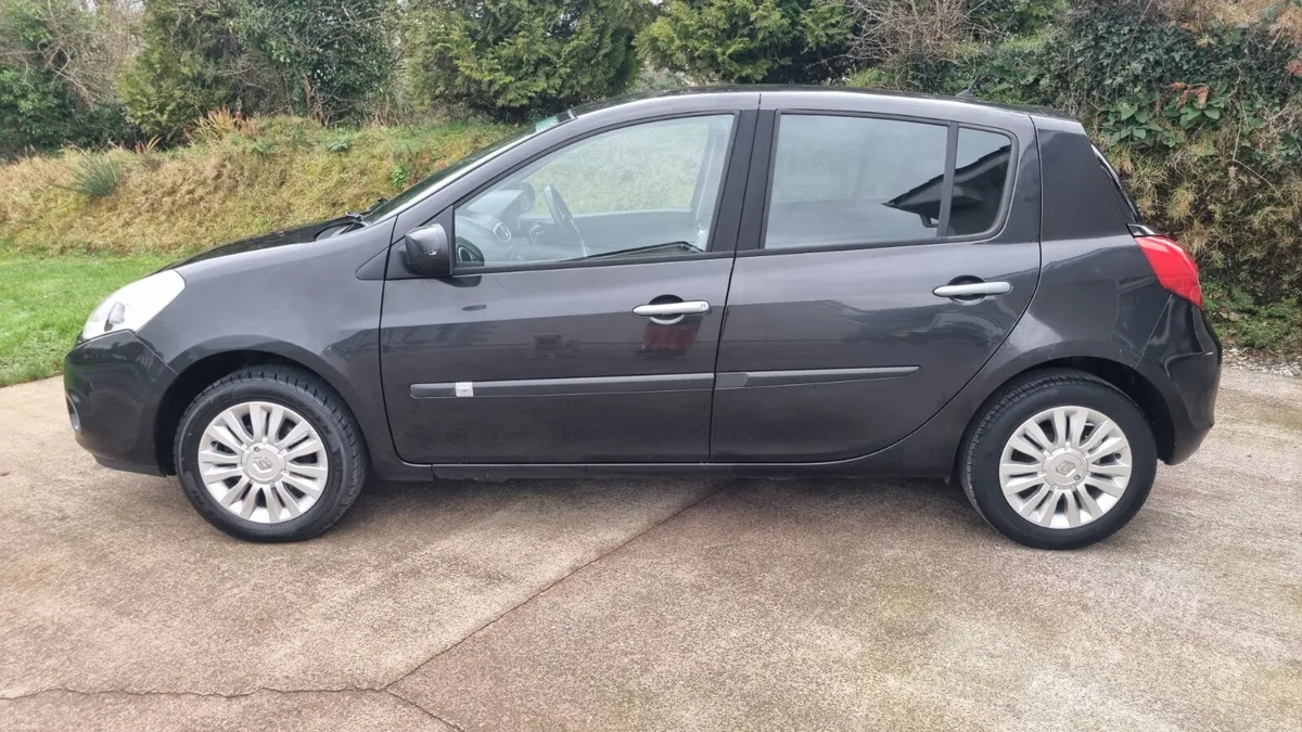 11 RENAULT CLIO 176KM NCT 10/26 TAX 01/26 - Image 2