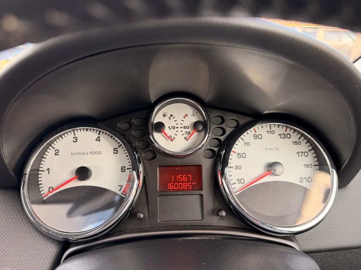 Peugeot 207 2011 - Image 2