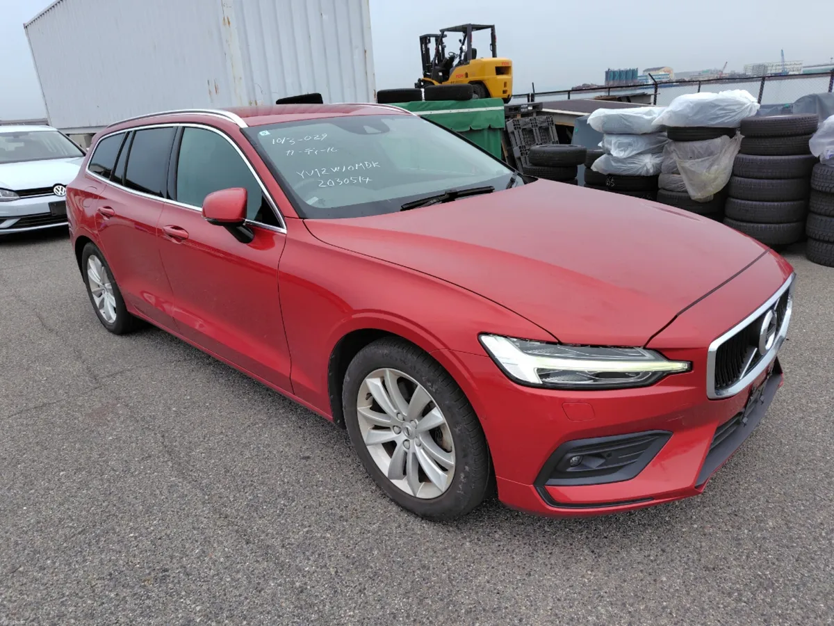 2.0T5 MOMENTUM EDITION 5DR ESTATE AUTOMATIC // VER
