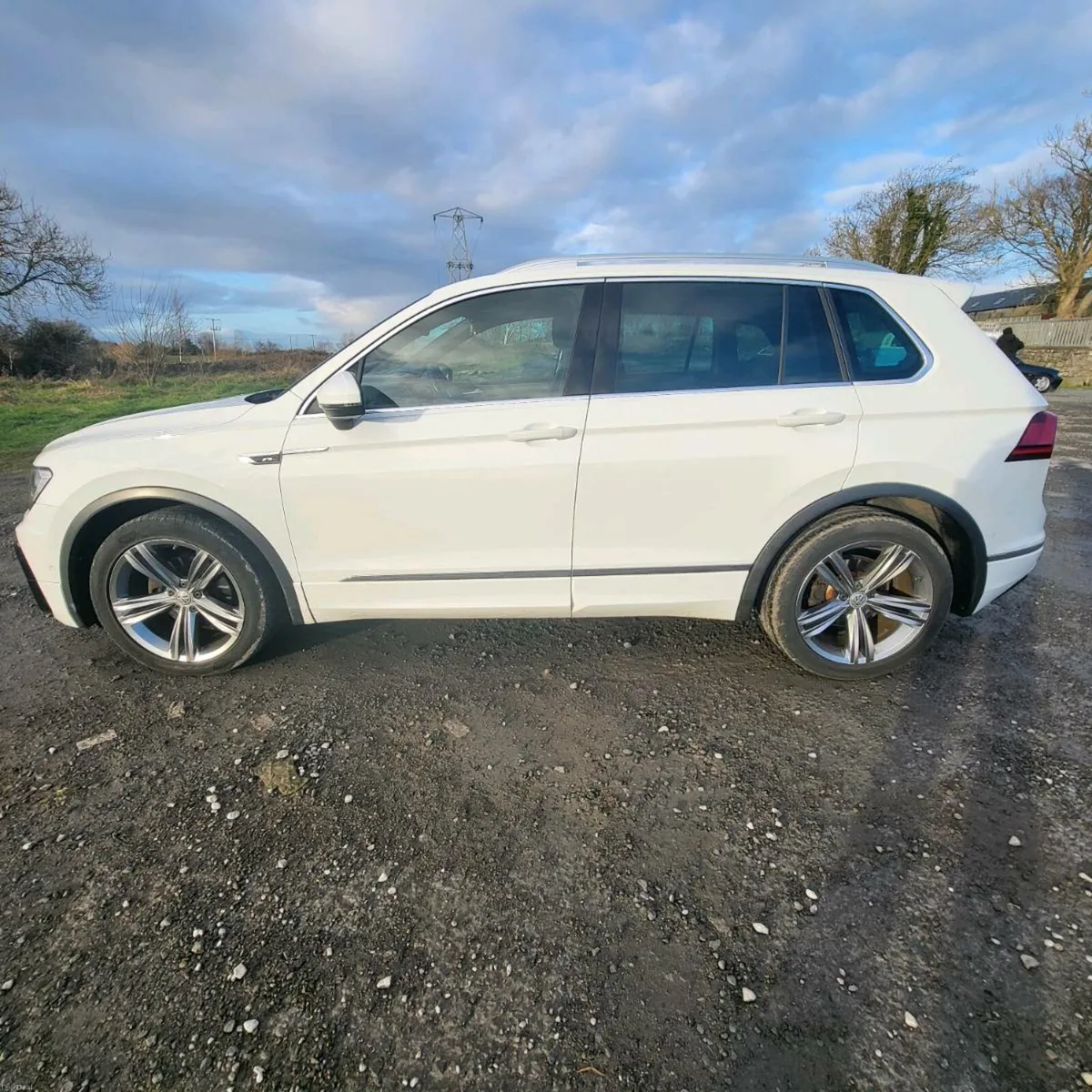162 VW Tiguan 2.0 TDI 150BHP R-line - Image 4