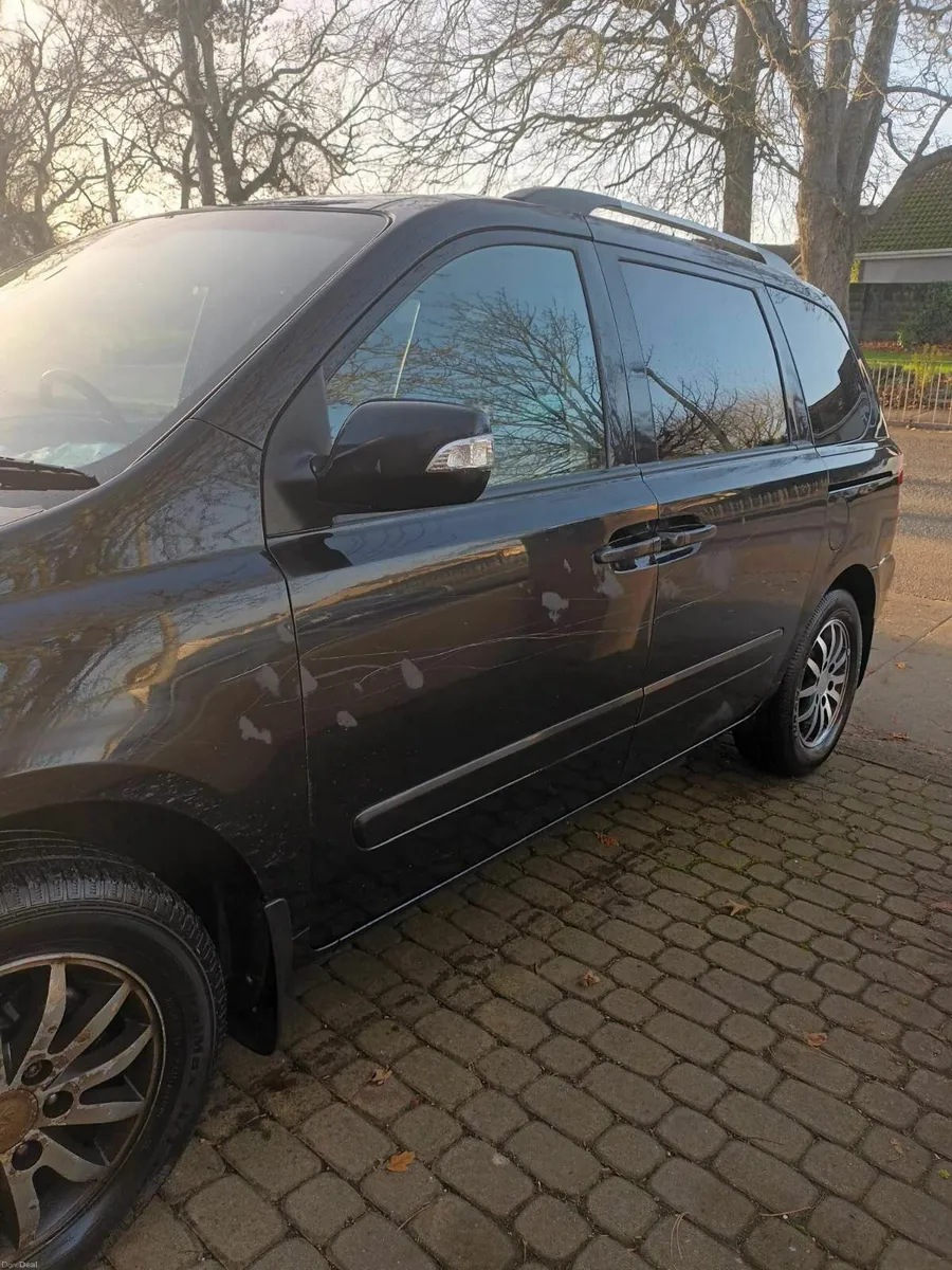 Kia Sedona 2012 - Image 2