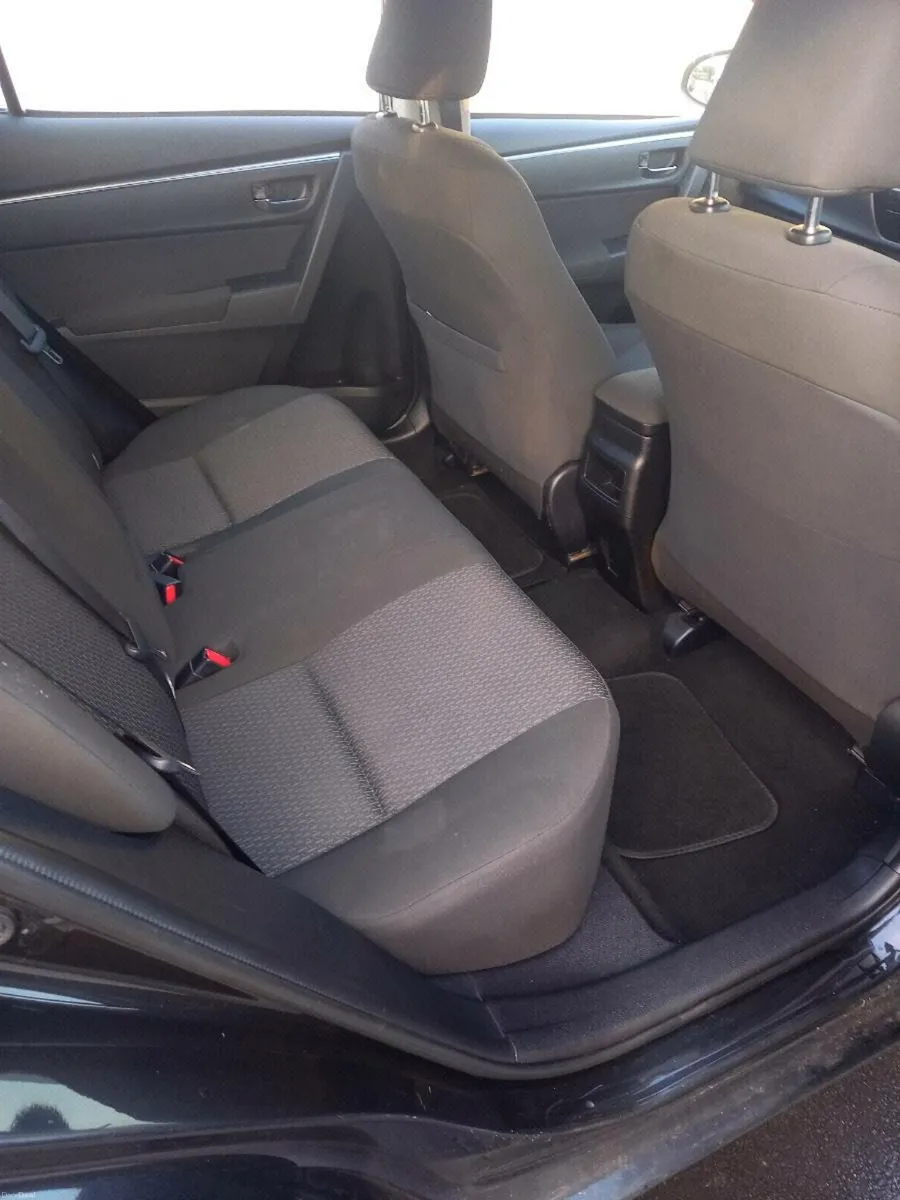 Toyota corolla - Image 4