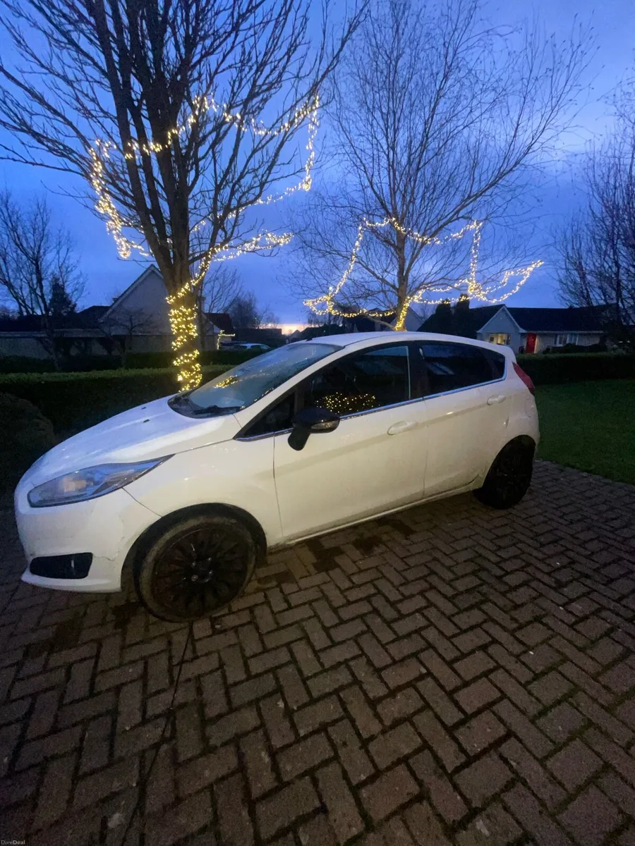 Ford Fiesta 2016 - READ DESCRIPTION - Image 1