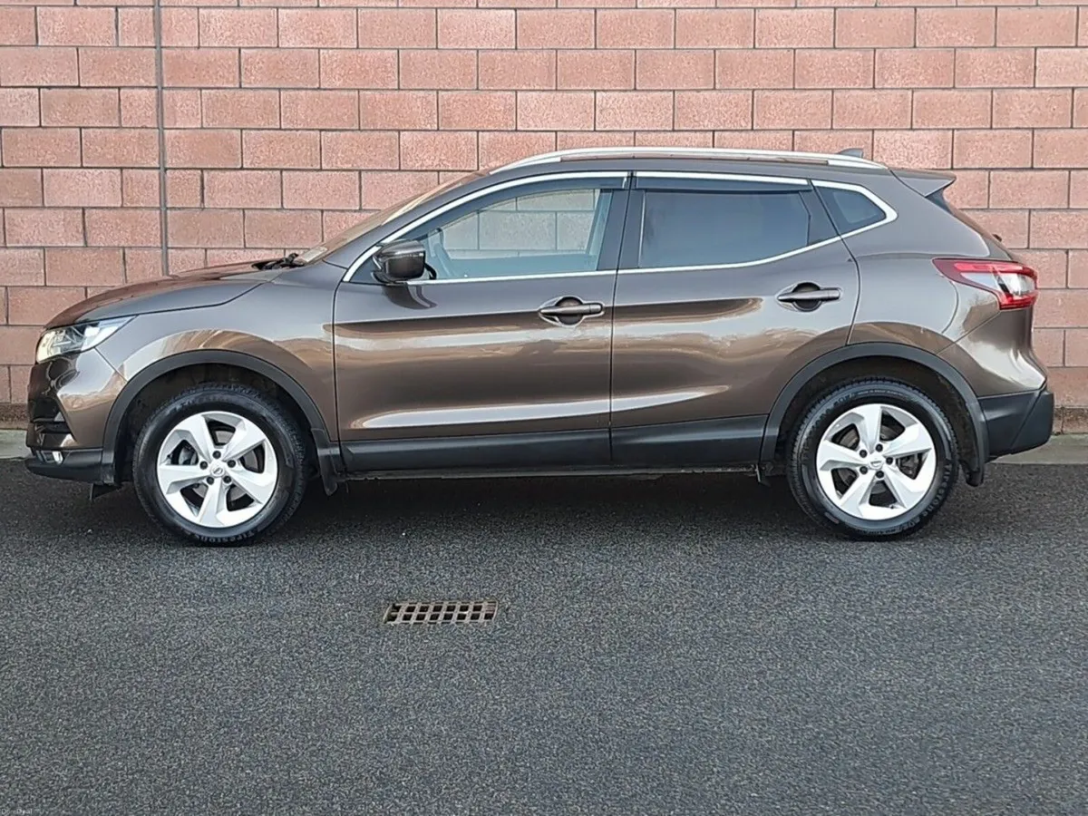 Nissan Qashqai SV Premium with Moonroof 1.5 Diesel - Image 3