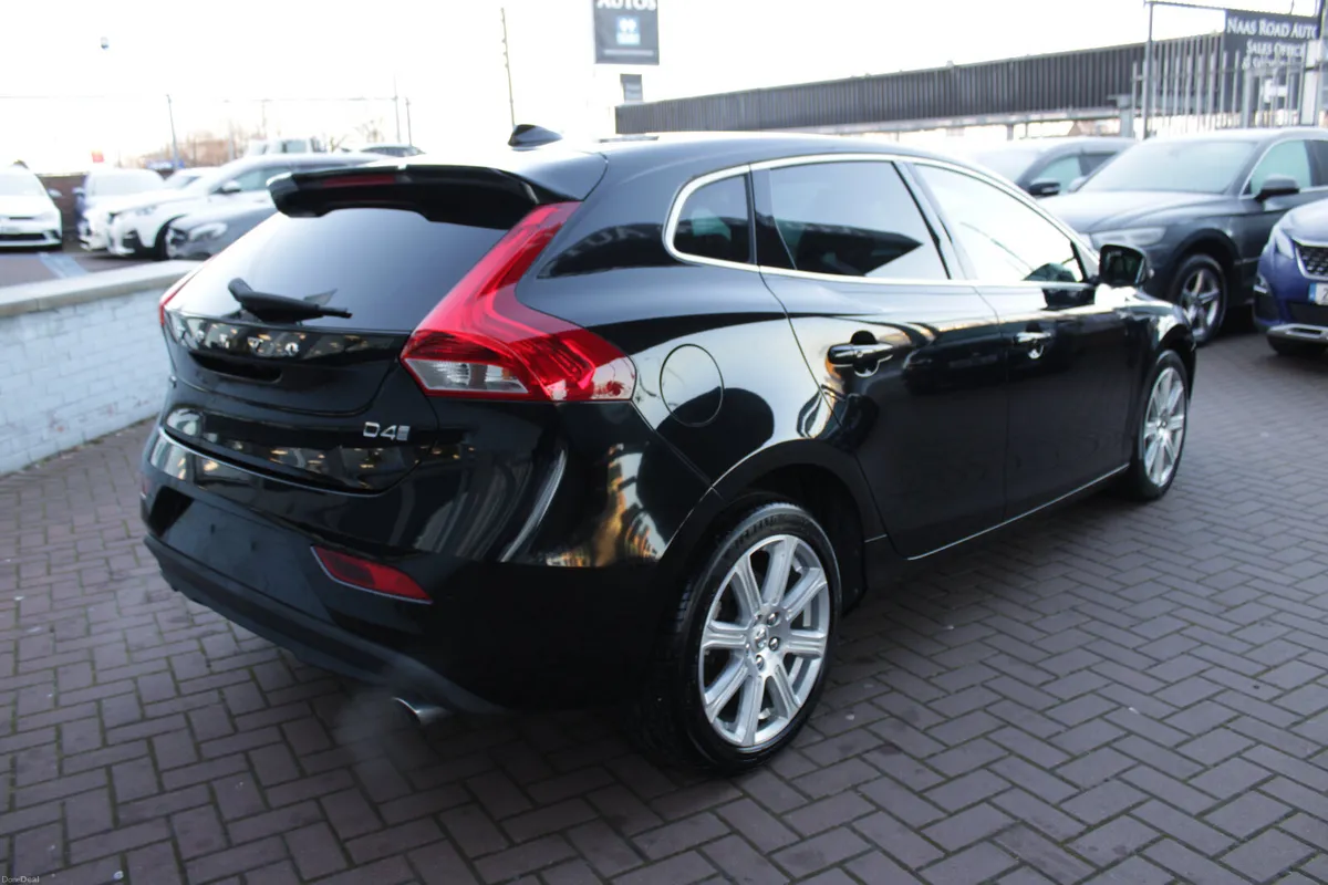 2.0D4 INSCRIPTION EDITION 5DR HATCHBACK AUTO WITH - Image 4