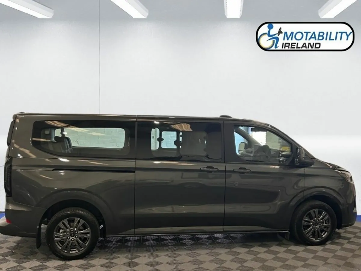 Ford Tourneo Custom 2.5 PHEV Hybrid - Image 3