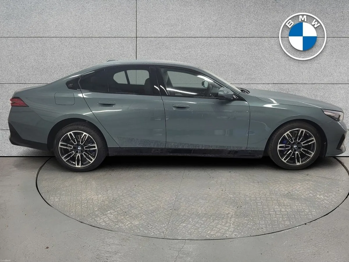BMW 5-Series 2.0 - Image 4