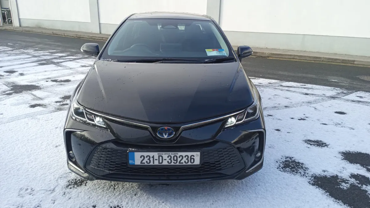 TOYOTA COROLLA 2023 LUNA / 1.8 PETROL HYBRID /AUTO - Image 3