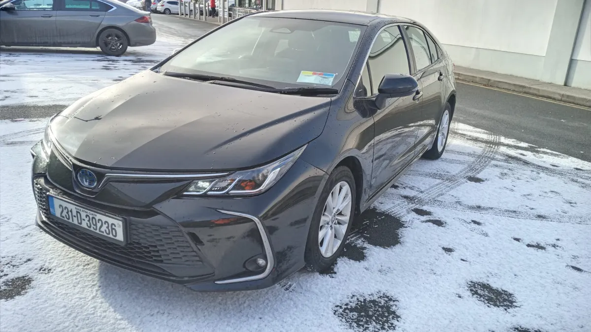 TOYOTA COROLLA 2023 LUNA / 1.8 PETROL HYBRID /AUTO - Image 1