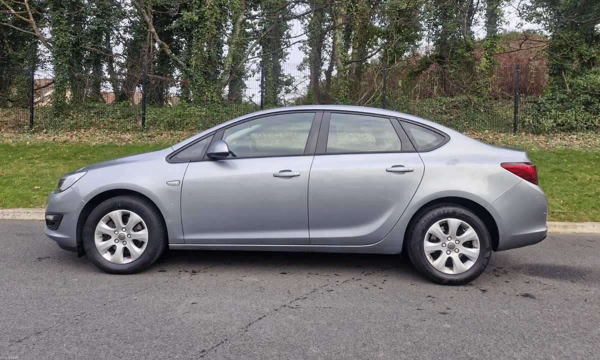 Opel Astra 2015 (NCT 08/26) - Image 4