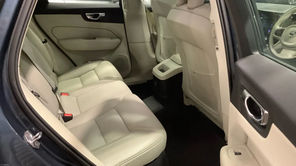 VOLVO XC60 INSCRIPT T6 RCHARGE RECHARGE - Image 4