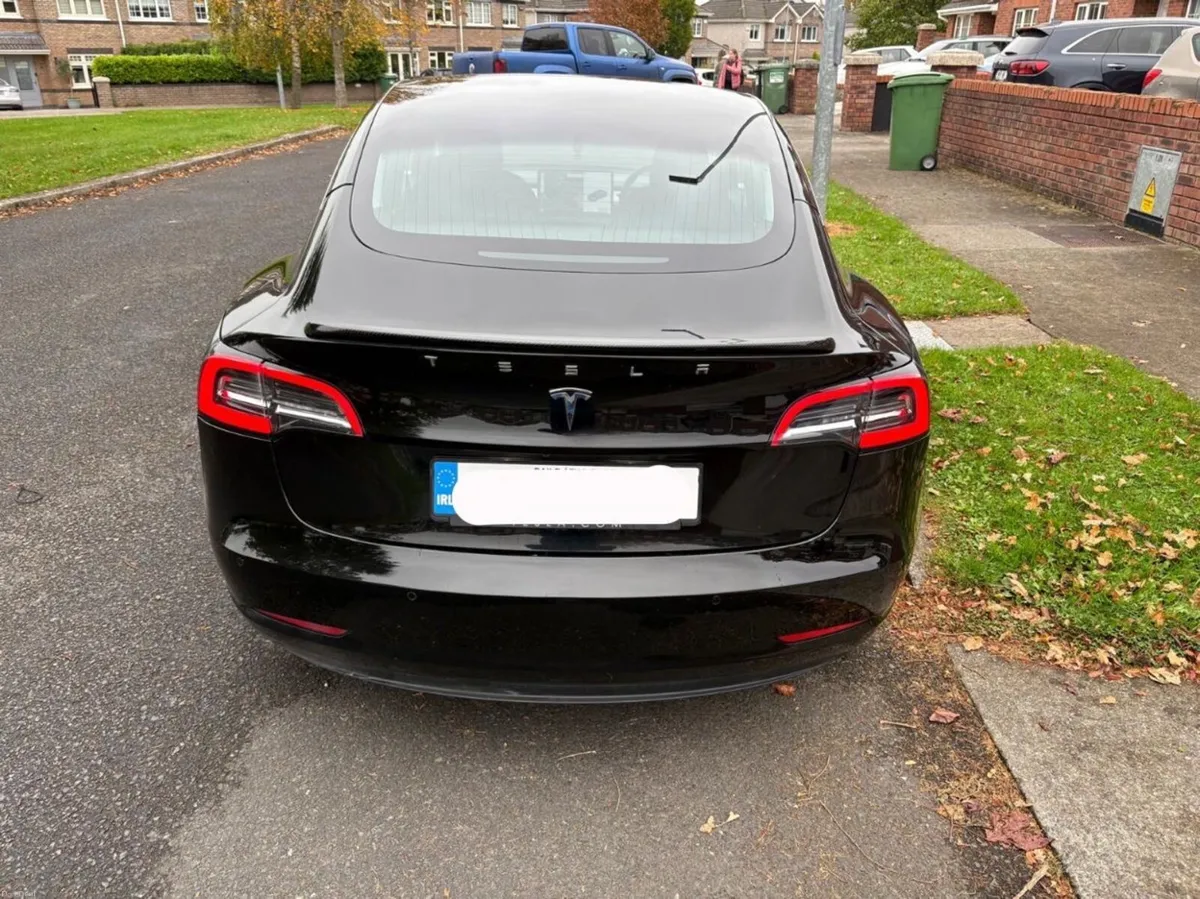 Tesla model 3 - Image 4
