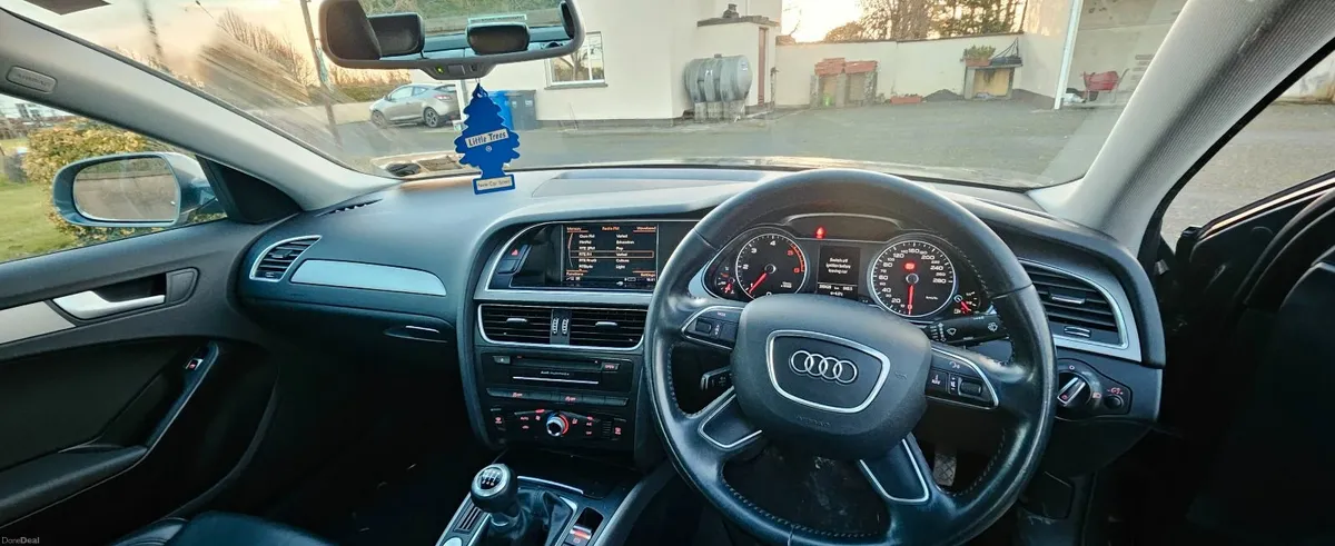 Audi A4 2015 - Image 2
