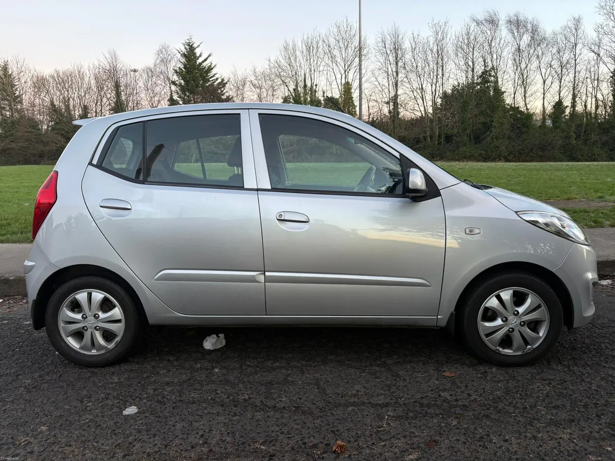 LOW MILEAGE AUTOMATIC DELUX MODEL - Image 4