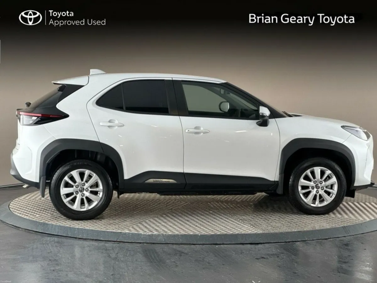 Toyota Yaris Cross Luna Hybrid *Pearl White* - Image 3