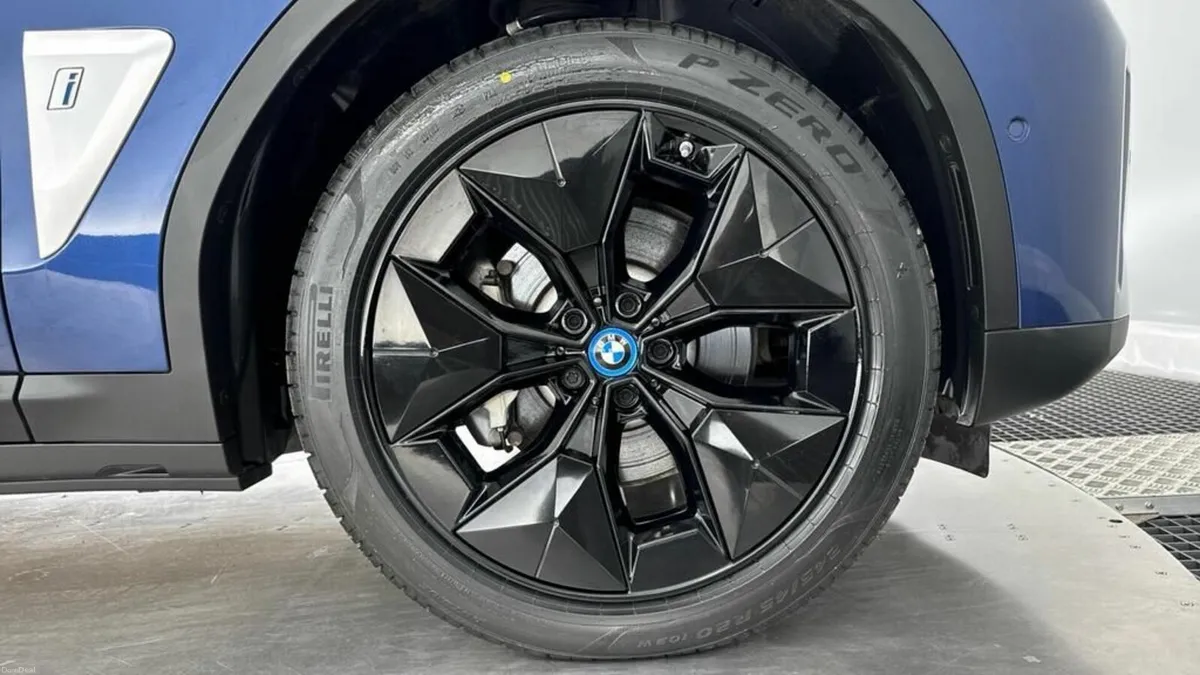 [VERY] LOW MILEAGE BMW iX3 2022 - Image 4