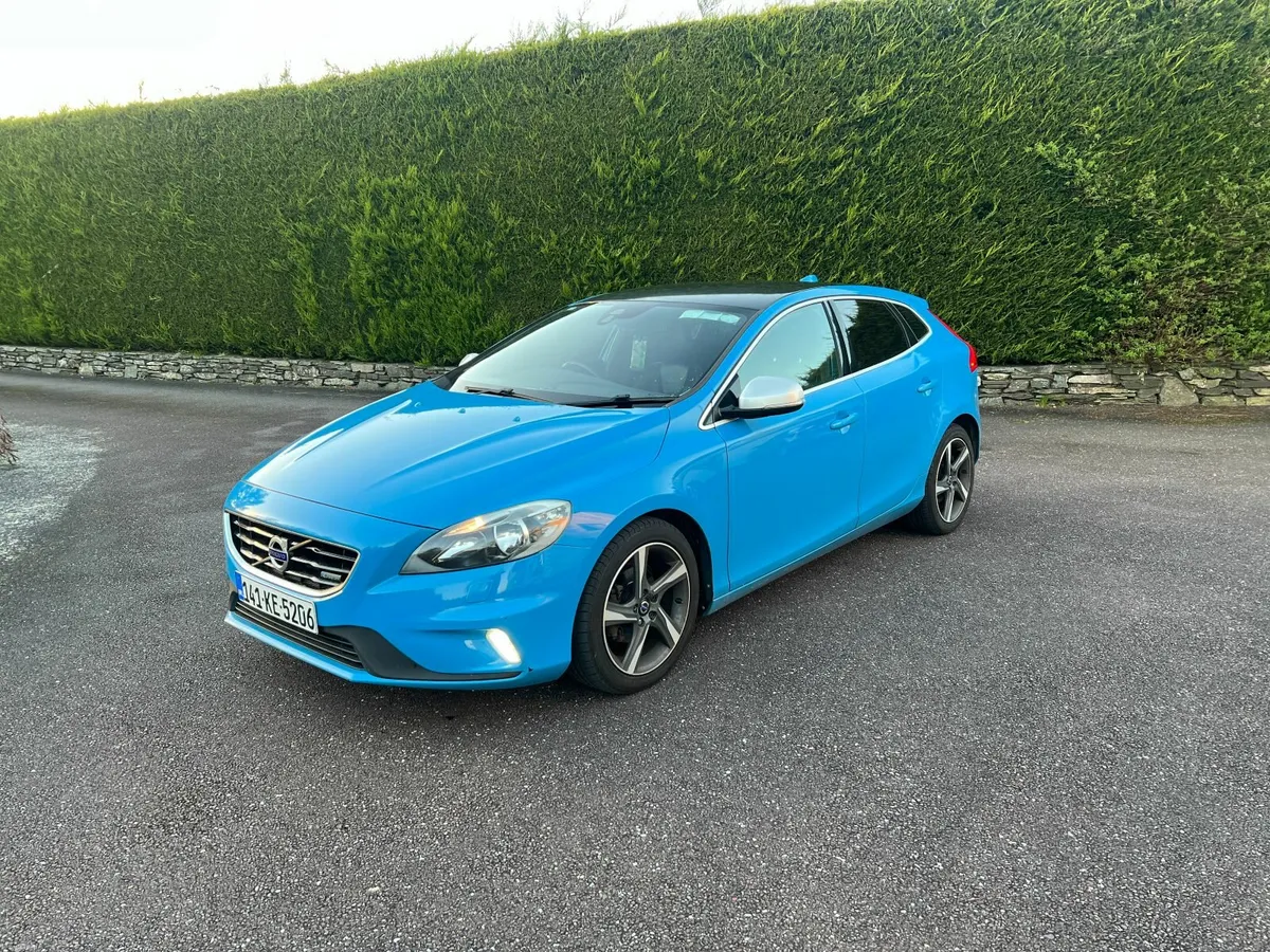 Volvo V40 - R-Design - Rebel Blue - Diesel - 2014 - Image 1