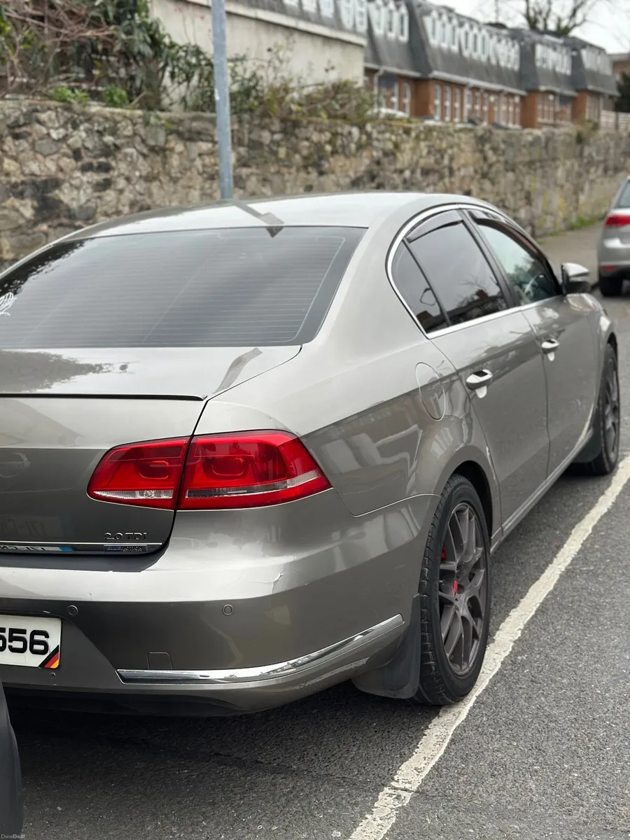 Volkswagen Passat 2012 - Image 3