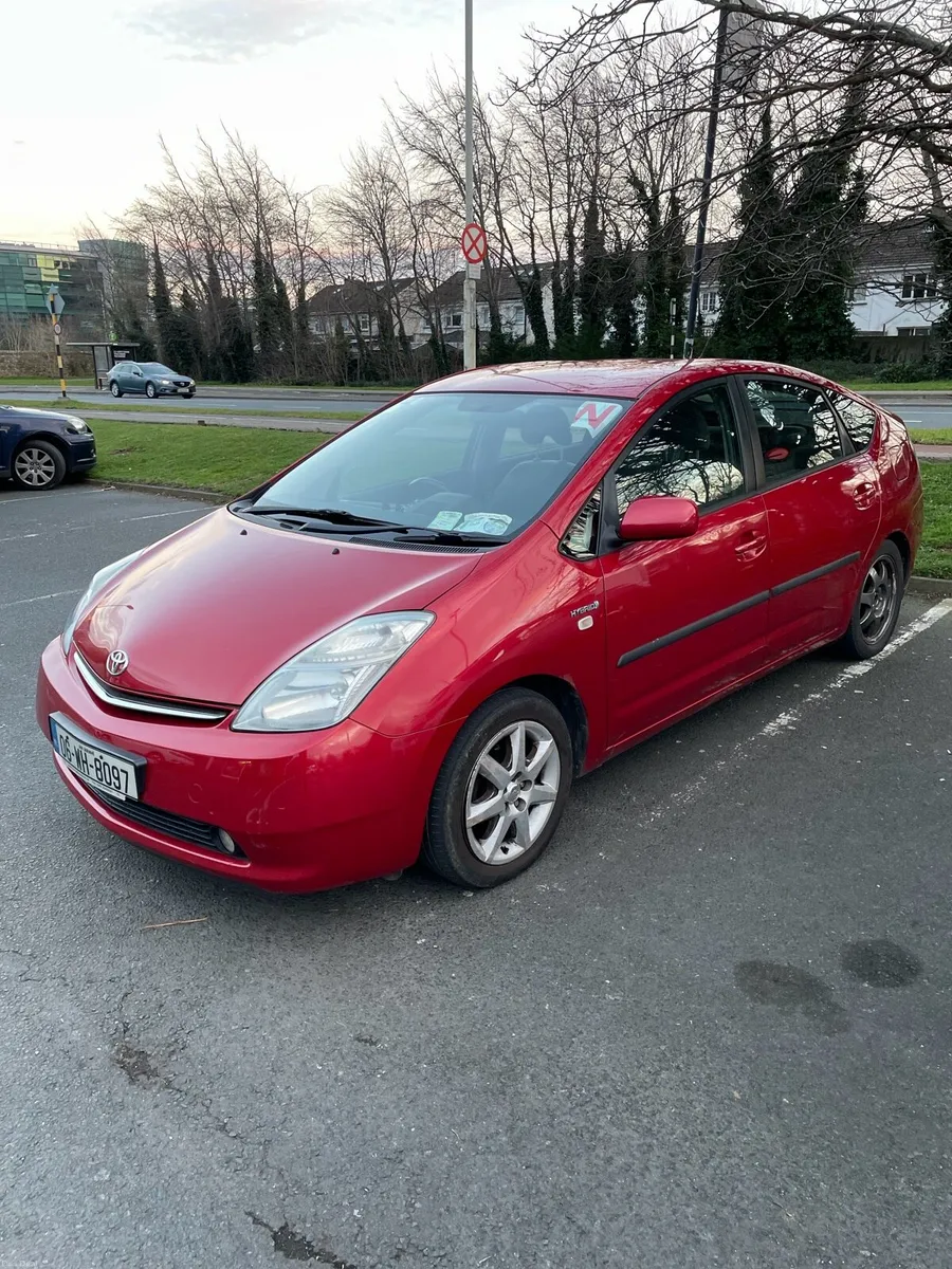 Toyota Prius 2006 Hybrid - Image 2