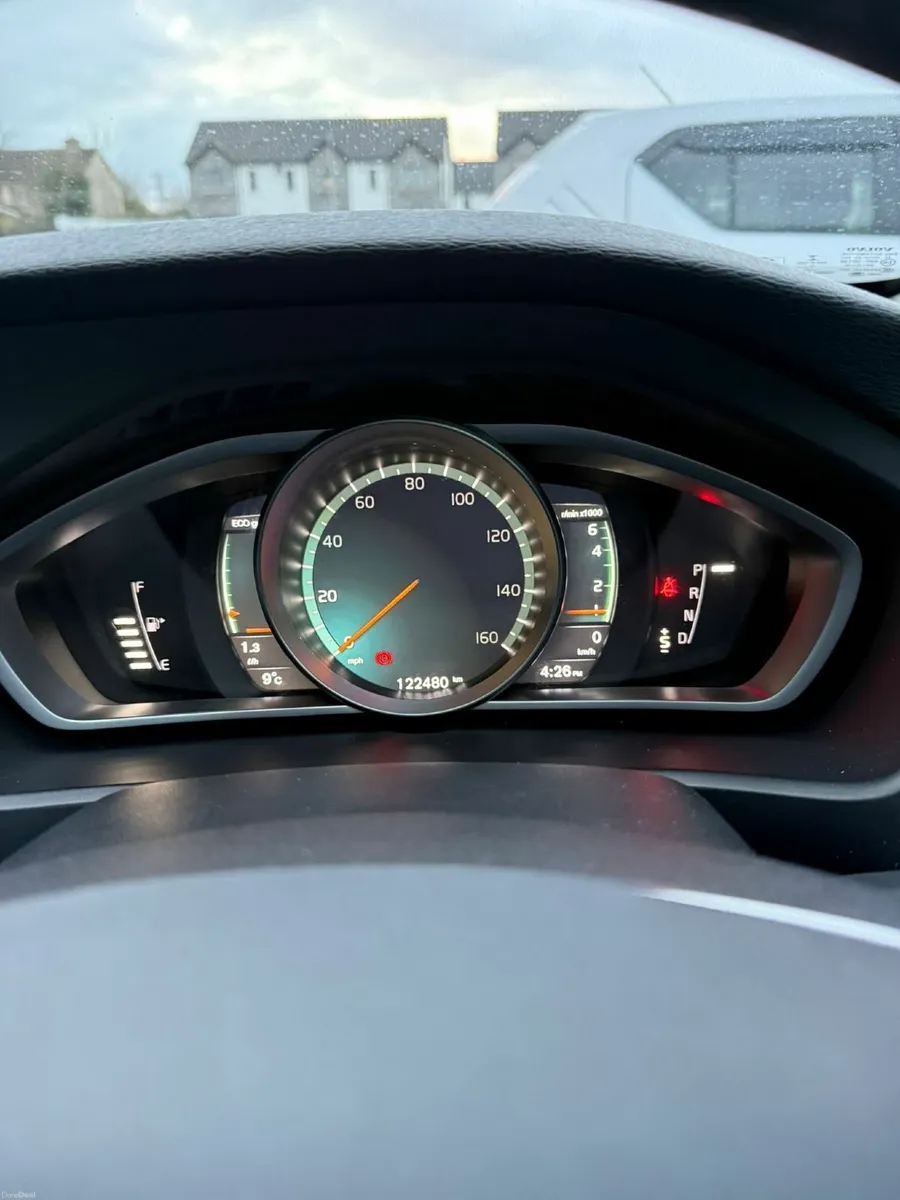 2016-2 VOLVO V40 1.5 T3 AUTO Black Cross country - Image 4