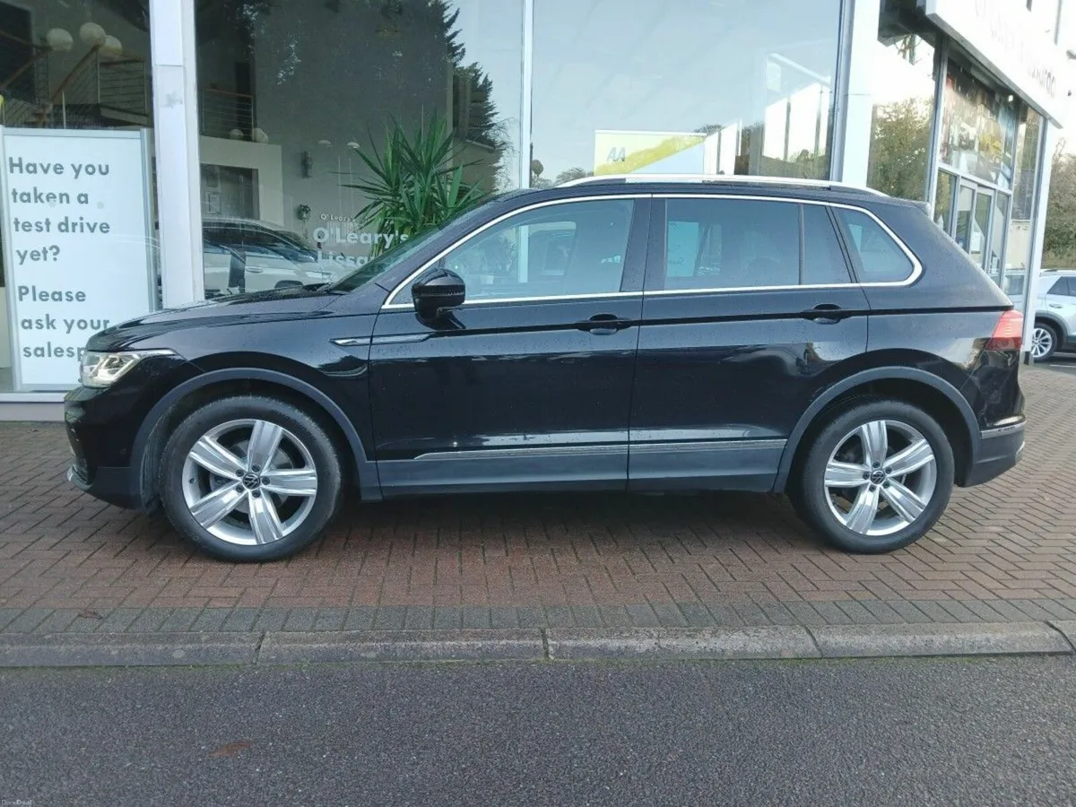 Volkswagen Tiguan 2.0 TDI 150HP Elegance, Black me - Image 4