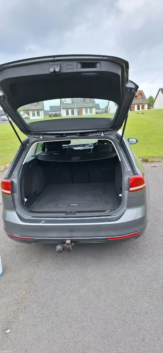 Volkswagen Passat Estate - Image 2