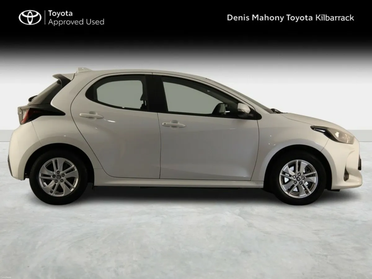 Toyota Yaris 1.5 HYBRID LUNA AUTO - Image 3
