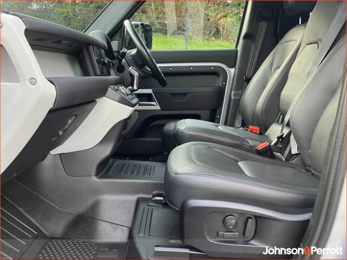 Land Rover Defender DEFENDER 110 3.0 D HARD TOP SE - Image 4